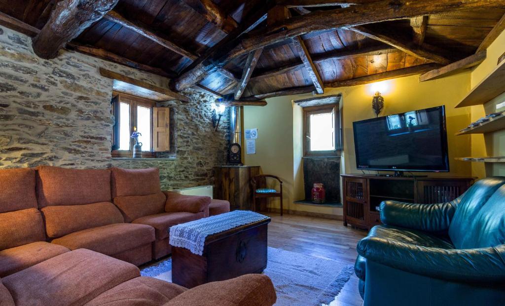 A television and/or entertainment centre at O Muiño de Pena