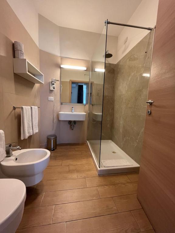 Łazienka w obiekcie Napolit'amo Hotel Principe
