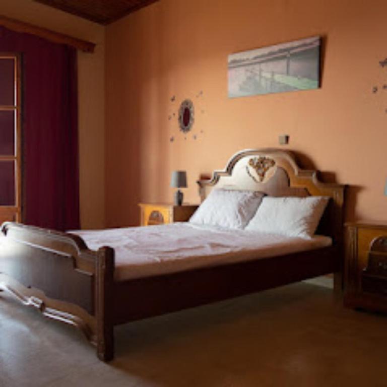 Postel nebo postele na pokoji v ubytování Traditional Panoramic Sea View House