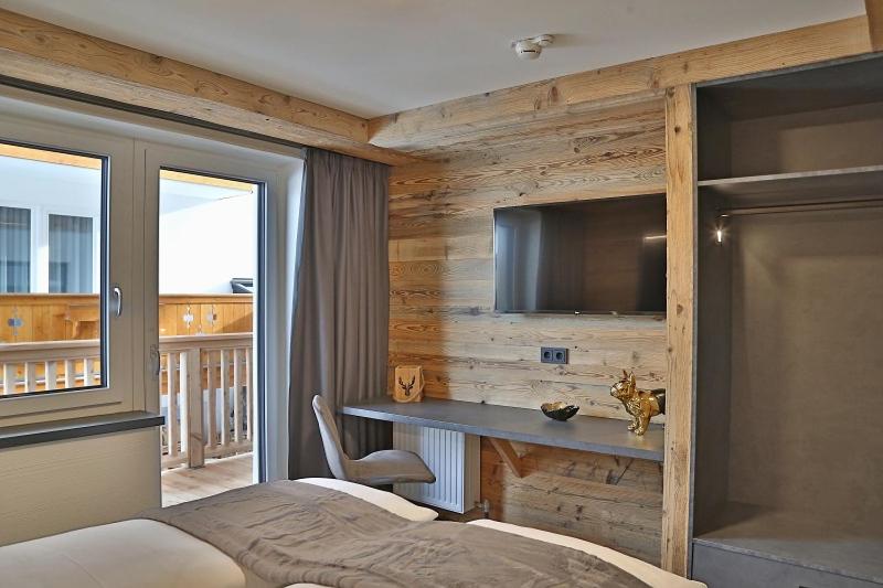 TV a/nebo společenská místnost v ubytování Sieglhub Chalets - Appartements - Hotel
