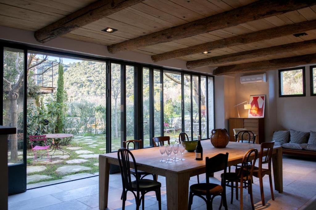 Zdjęcie z galerii obiektu Maison au pied des collines du Luberon à Lourmarin hameau des Lointes Bastides w mieście Lourmarin