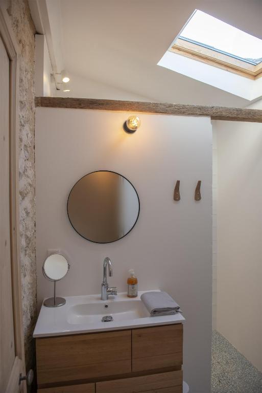 Zdjęcie z galerii obiektu Maison au pied des collines du Luberon à Lourmarin hameau des Lointes Bastides w mieście Lourmarin