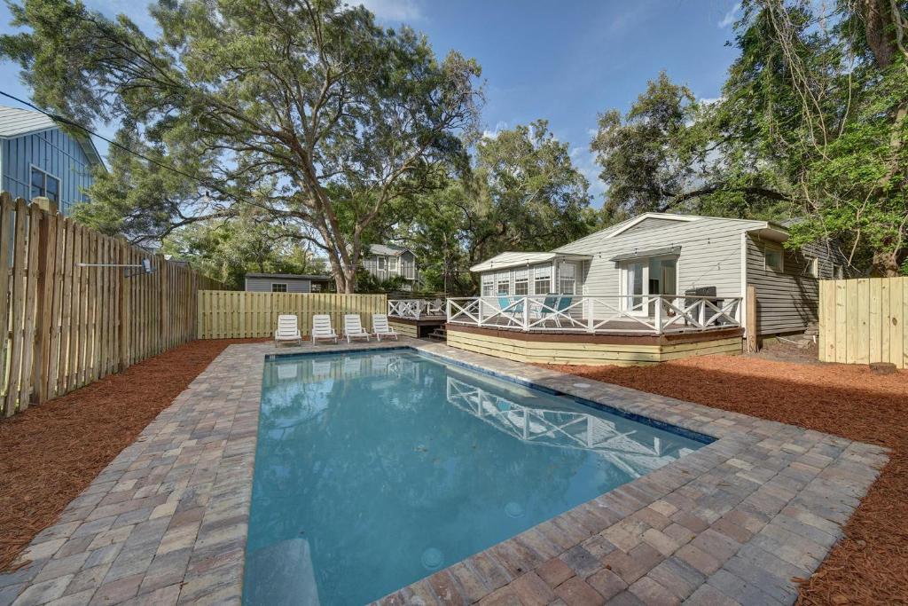 Bazén v ubytování Waterlily - 1047 Marigold Court nebo v jeho okolí