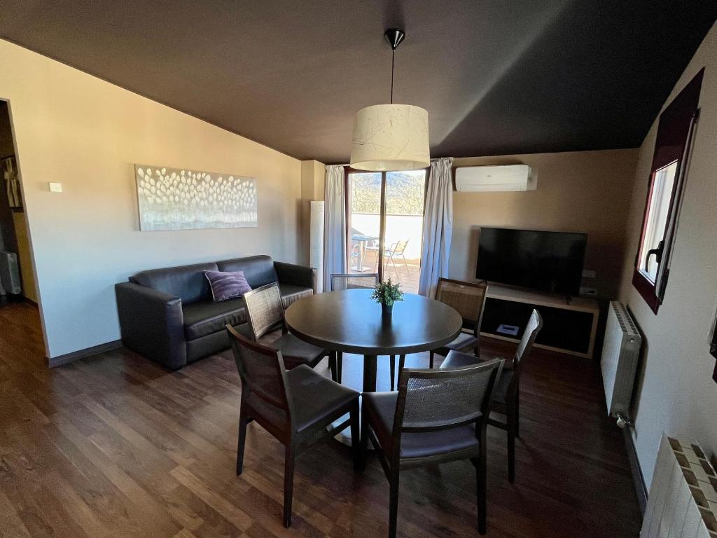 Televízia a/alebo spoločenská miestnosť v ubytovaní Can Morera Apartaments a Les Preses