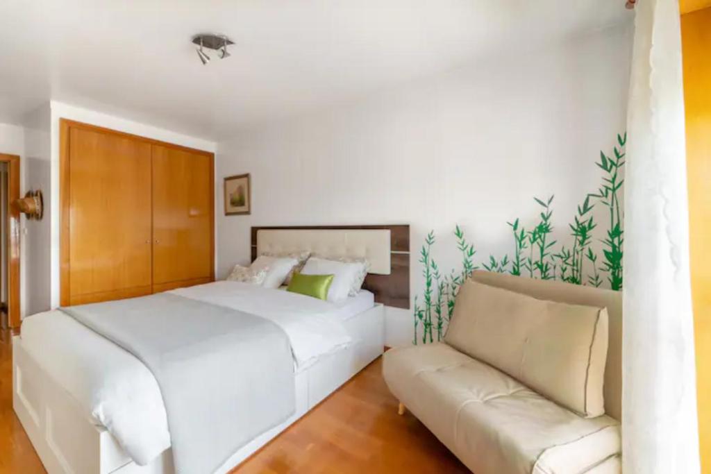 Кровать или кровати в номере Apartamento da Praça