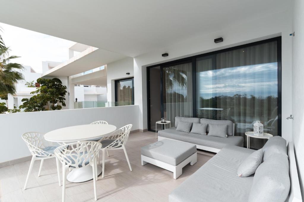 Posedenie v ubytovaní NOBBLE apartment Atalaya Hills