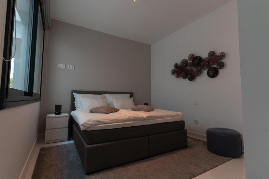 Posteľ alebo postele v izbe v ubytovaní NOBBLE apartment Atalaya Hills