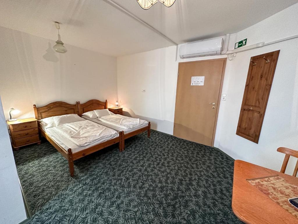 HAnd Birtok - Chambre Jumelle Avec Salle De Bain Privée