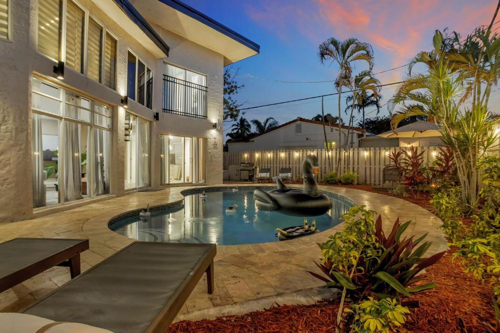 Stunning 2 Story Villa with Pool, Fort Lauderdale (updated prices 2024)