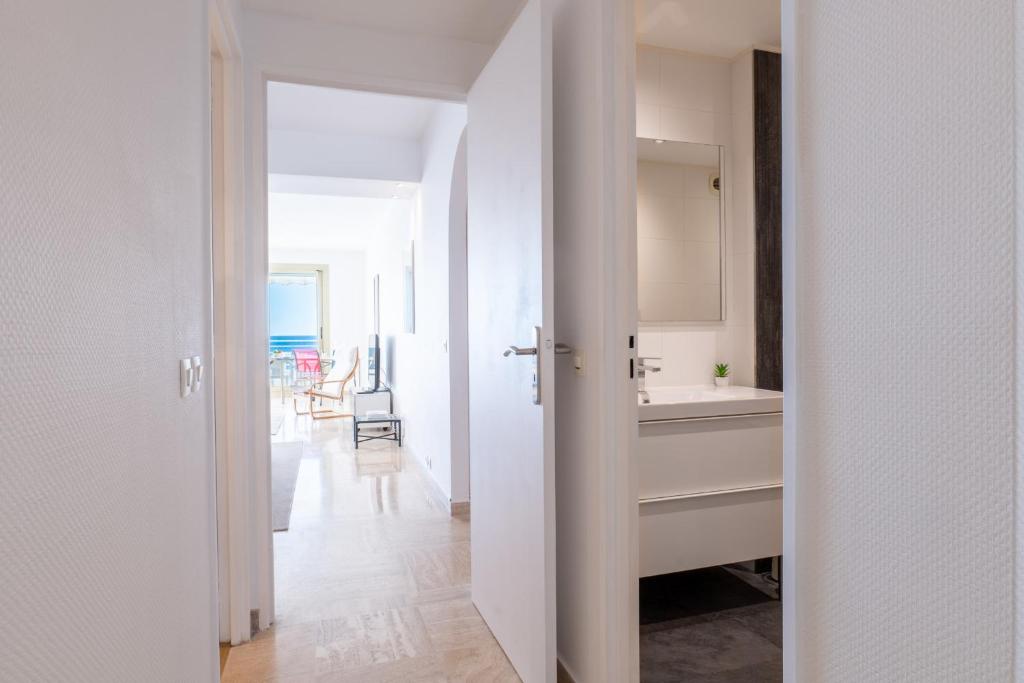 Fotografia z galérie ubytovania PANORAMIC SEA VIEW - 2-Br Apartment Mouré Rouge v Cannes