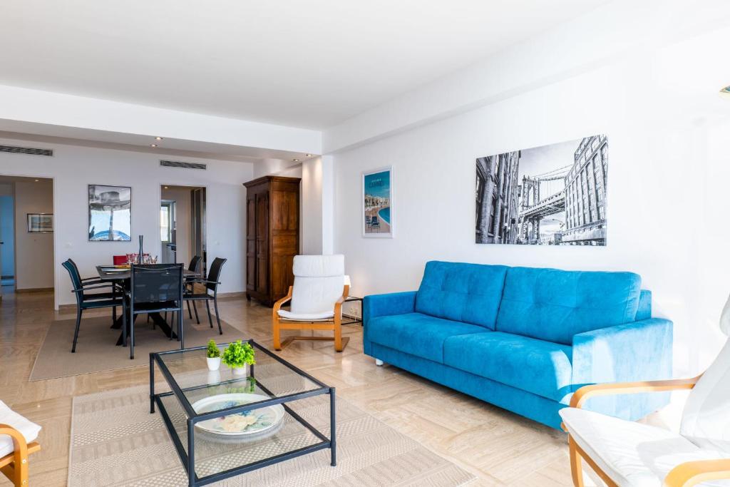 Posedenie v ubytovaní PANORAMIC SEA VIEW - 2-Br Apartment Mouré Rouge