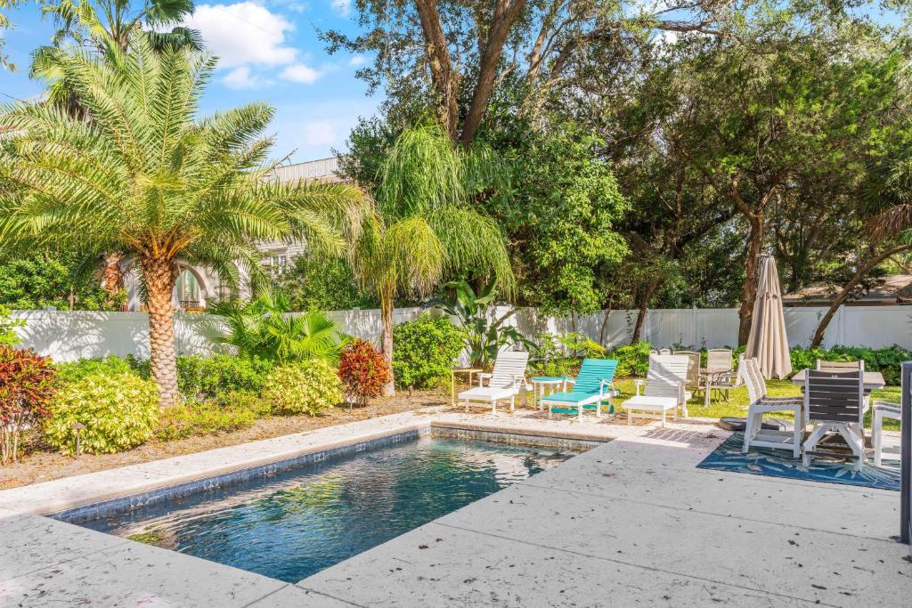 Πισίνα στο ή κοντά στο Lega-Sea 4210 Tenth Street East