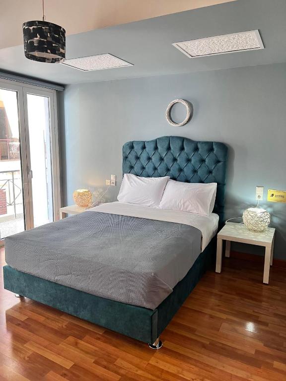 Postel nebo postele na pokoji v ubytování Queens Leriotis Hotel