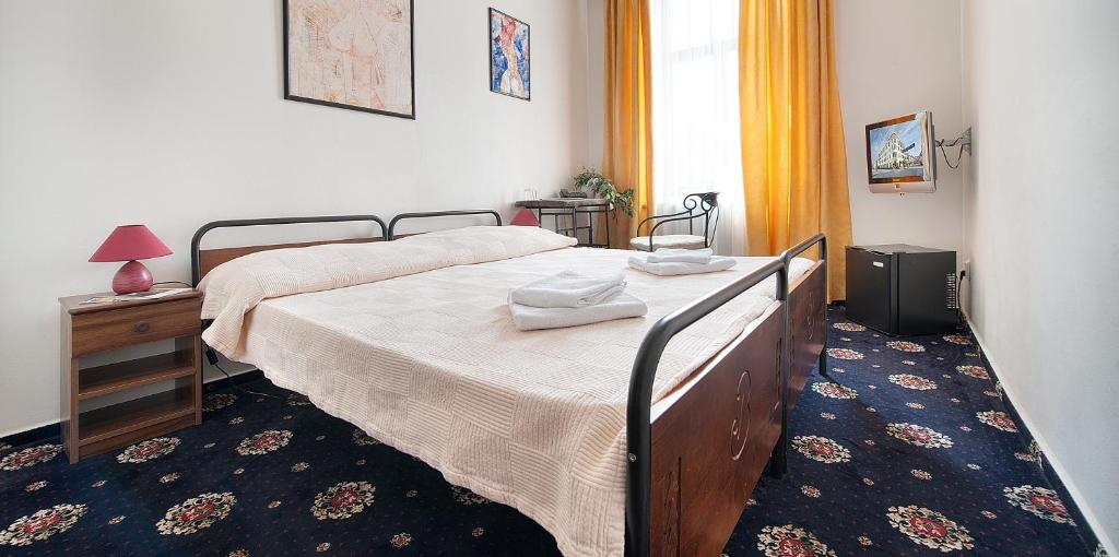 Postel nebo postele na pokoji v ubytování Brioni Boutique Hotel 4*