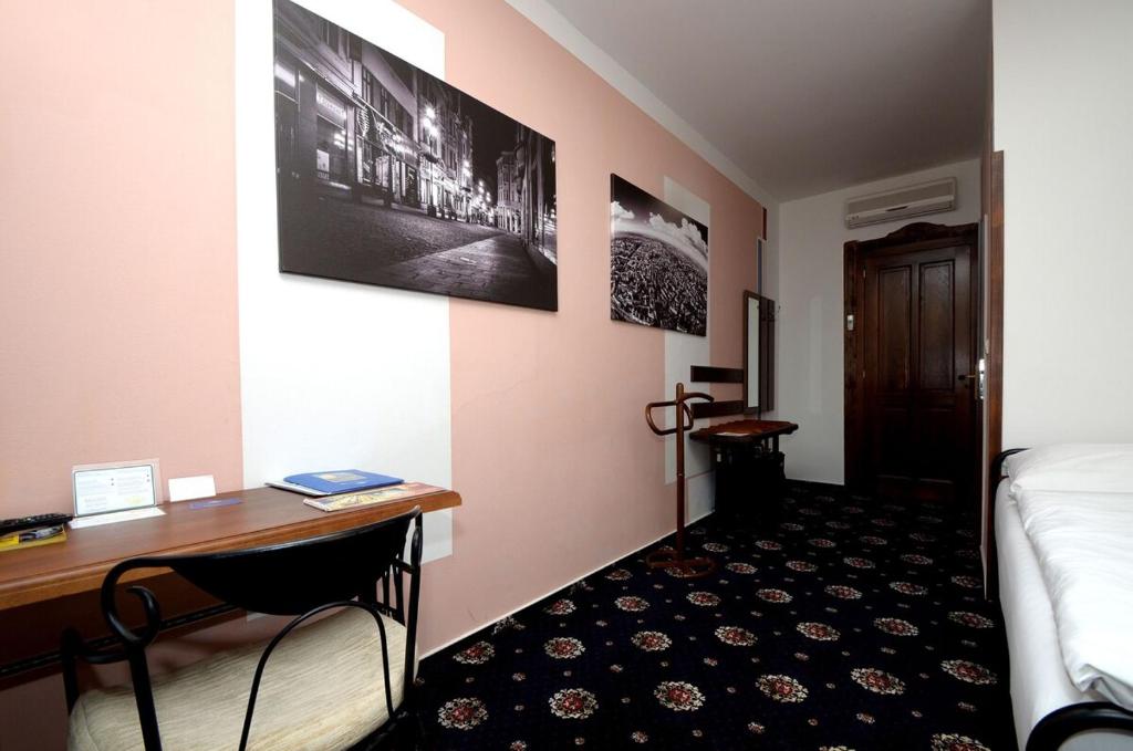 TV a/nebo společenská místnost v ubytování Brioni Boutique Hotel 4*