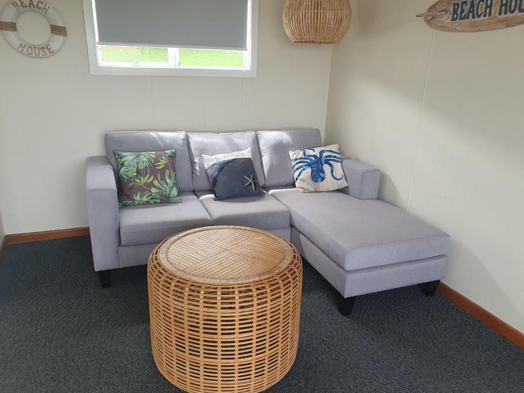 Istumisnurk majutusasutuses Stanmore Bay Beachfront Cottage