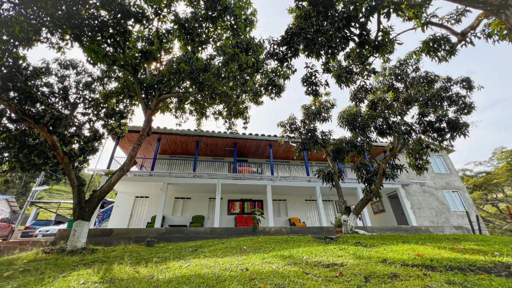 Aed väljaspool majutusasutust Hotel Mira Cruz Toro Valle