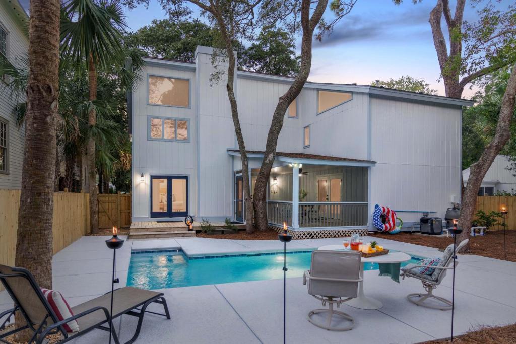 Live Oak Retreat 2104 Bruce Drive, Saint Simons Island Updated 2024