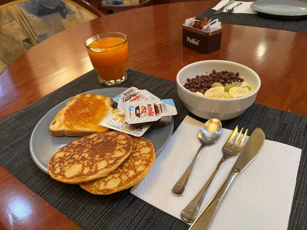 Jídlo v hotelu nebo okolí