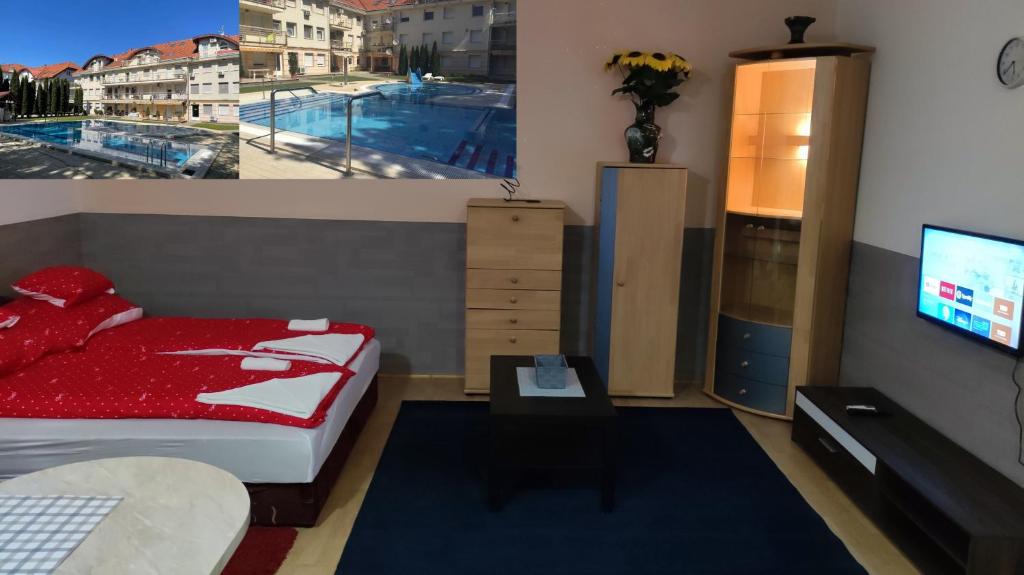 Televízia a/alebo spoločenská miestnosť v ubytovaní Kettő Ciprus Apartman