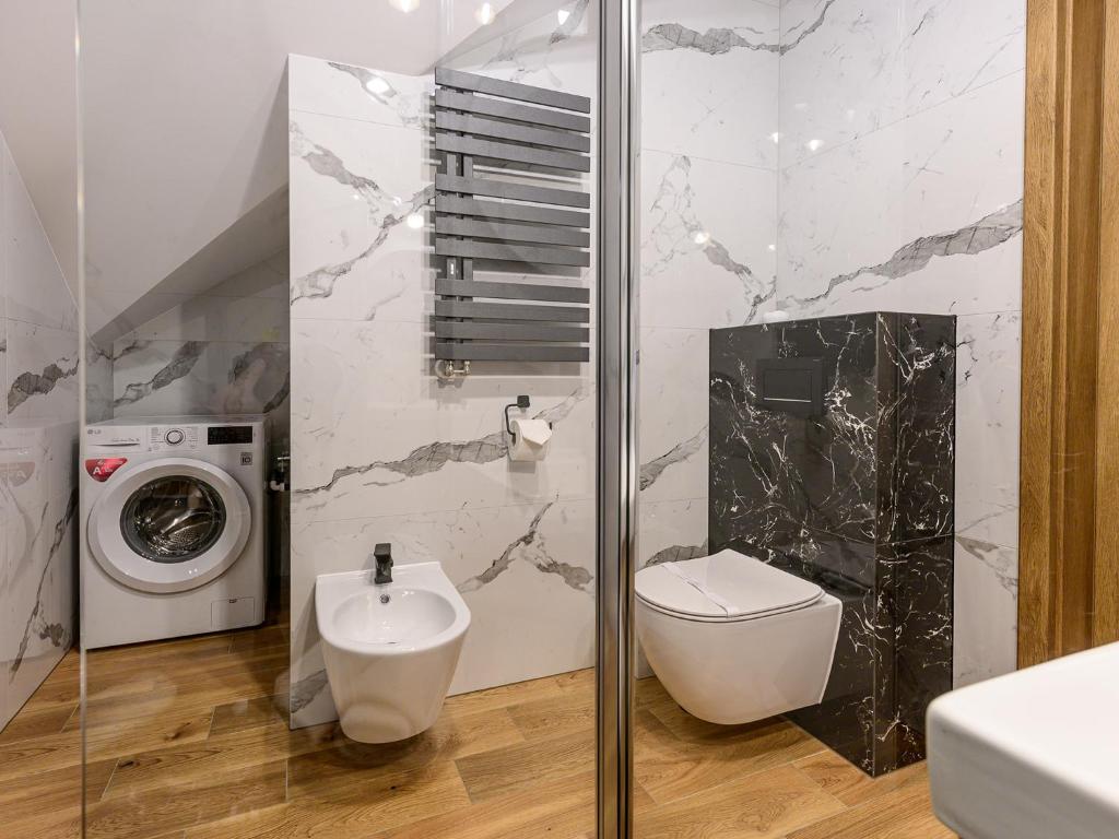 Kúpeľňa v ubytovaní VisitZakopane - Hrabia Apartment