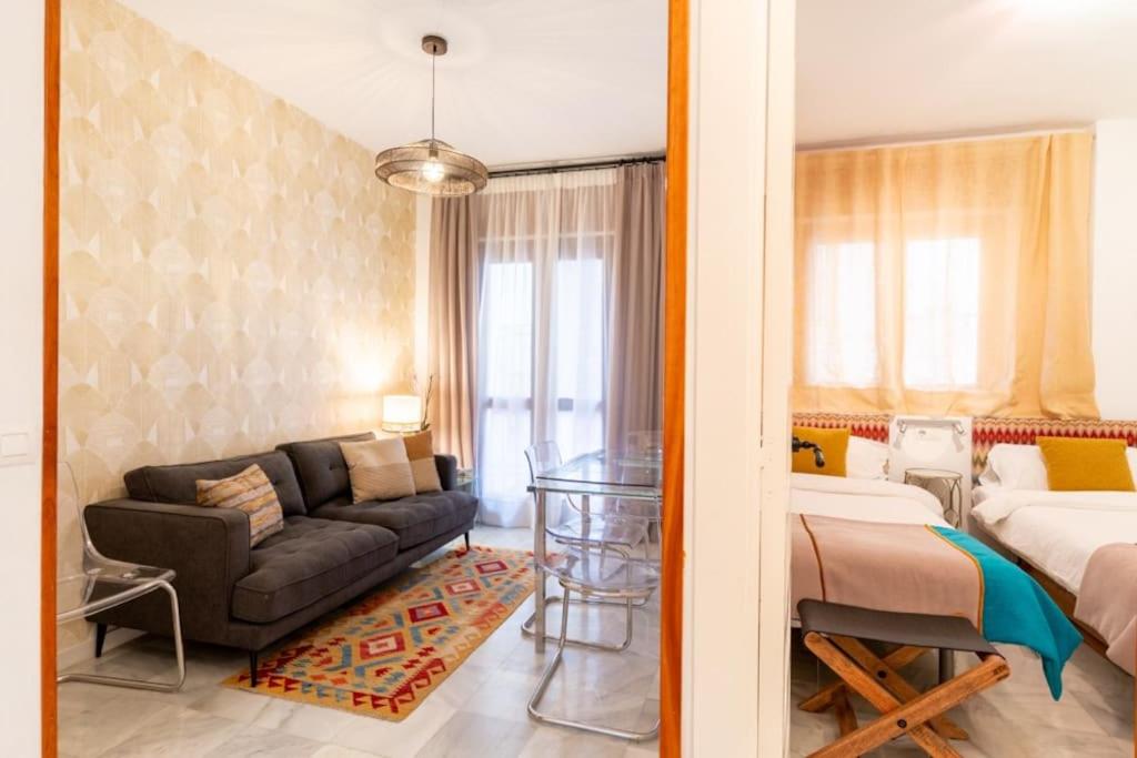 Łóżko lub łóżka w pokoju w obiekcie AC Apartamento Familiar fantástica localizacion