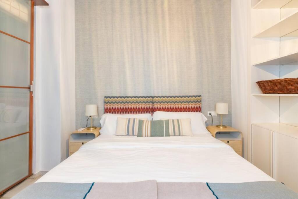 Łóżko lub łóżka w pokoju w obiekcie AC Apartamento Familiar fantástica localizacion