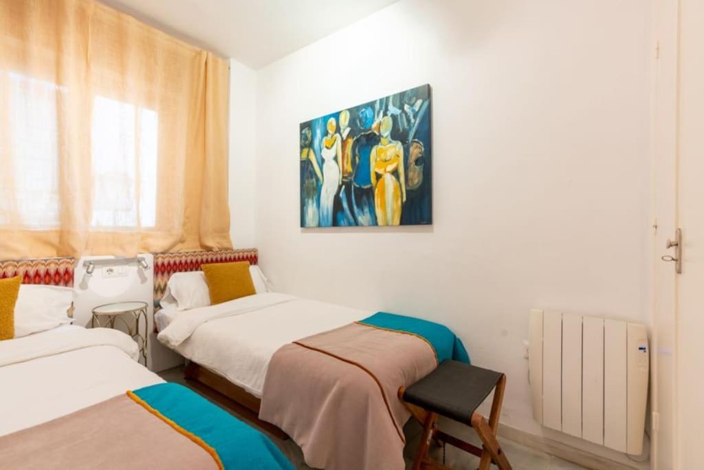 Łóżko lub łóżka w pokoju w obiekcie AC Apartamento Familiar fantástica localizacion