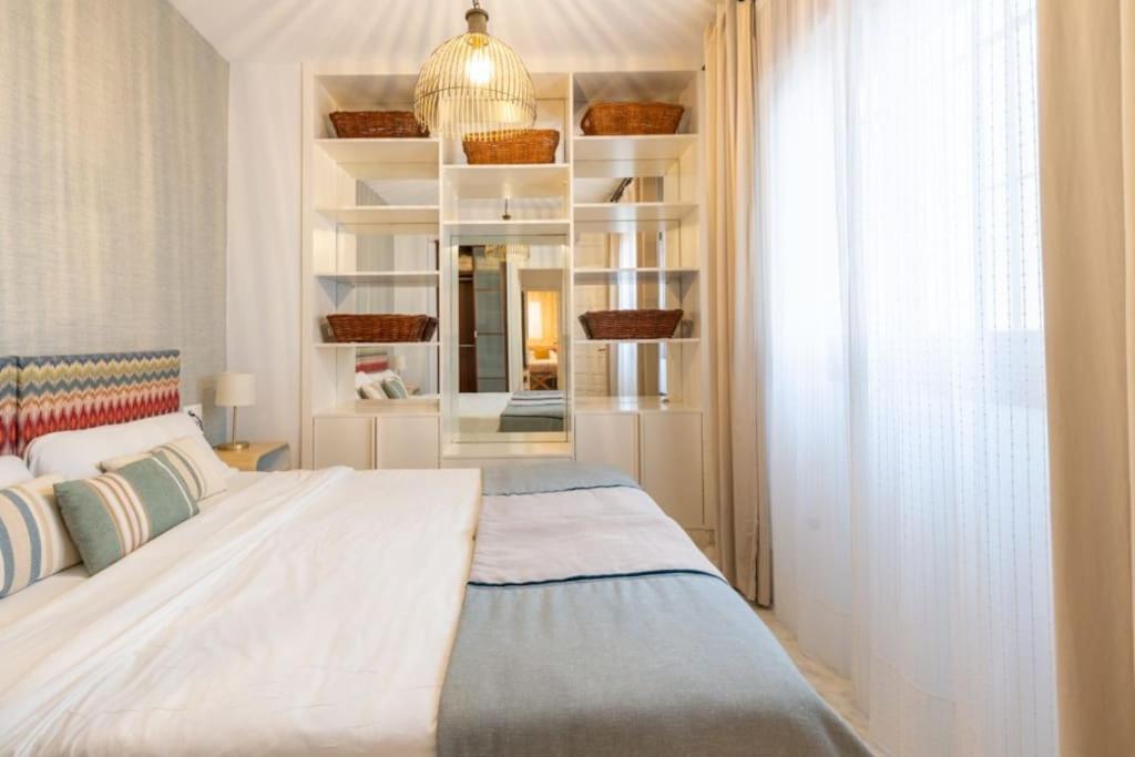 Łóżko lub łóżka w pokoju w obiekcie AC Apartamento Familiar fantástica localizacion