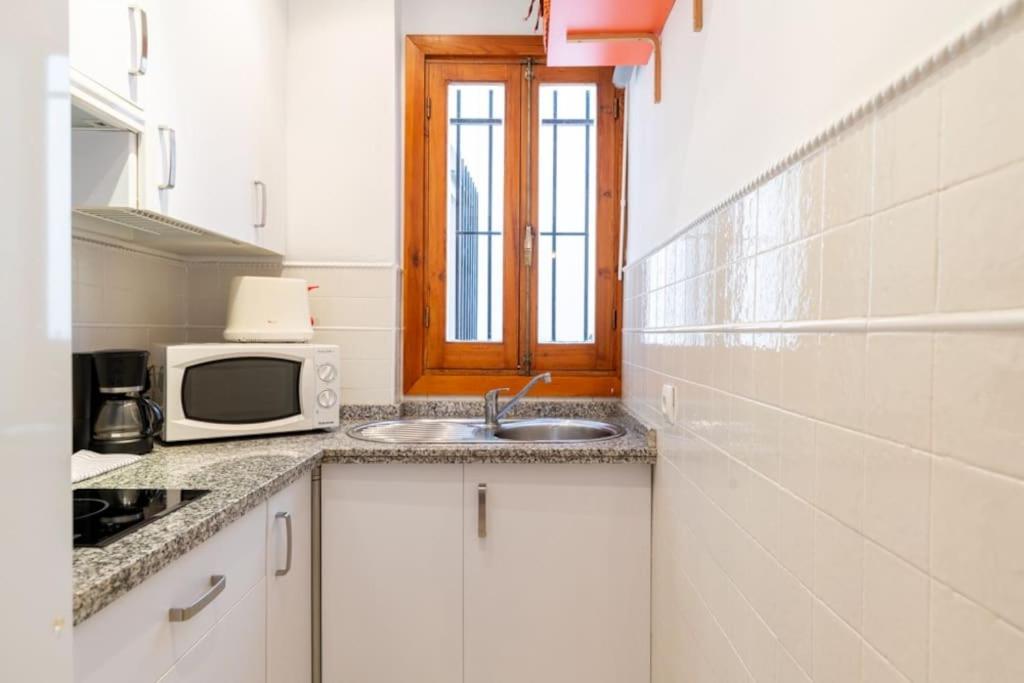 Kuchnia lub aneks kuchenny w obiekcie AC Apartamento Familiar fantástica localizacion