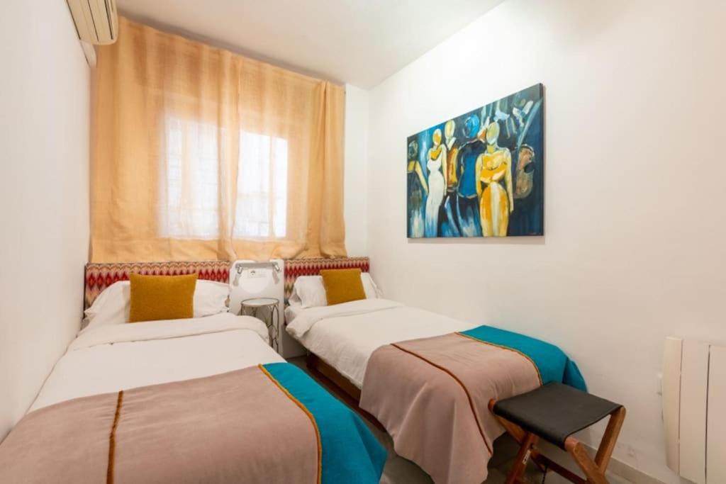 Łóżko lub łóżka w pokoju w obiekcie AC Apartamento Familiar fantástica localizacion
