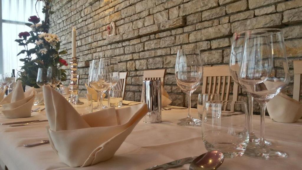 Hotel Mirella e Ristorante Bar Don Bacco italokat is kínál