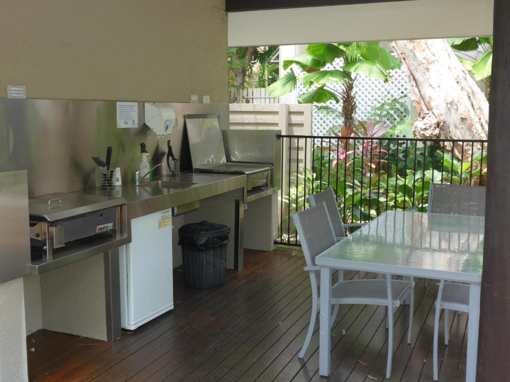 Kuchyň nebo kuchyňský kout v ubytování Port Douglas Retreat