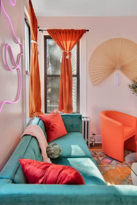 Peachy Paradise in East Rock Near DT/Yale photo