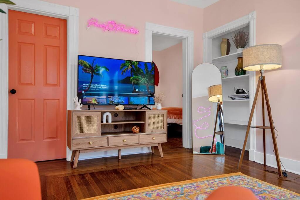 Peachy Paradise in East Rock Near DT/Yale - Departamento