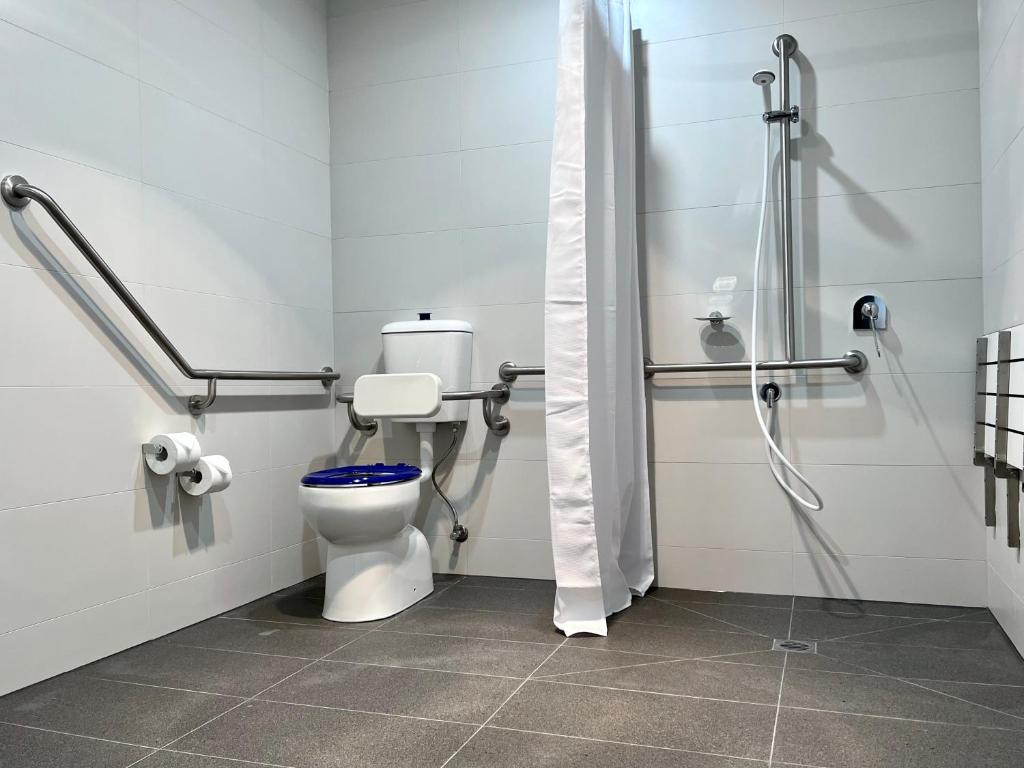 
Queen Studio - Disability Access
