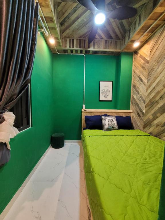 Giường trong phòng chung tại Lightning House