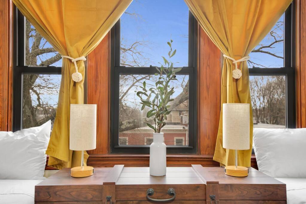 Golden Gem in Heart of East Rock Quiet 3BR Near DT and Yale, New Haven