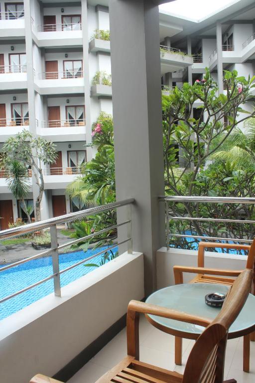 Bazén v ubytování Lombok Garden Hotel nebo v jeho okolí