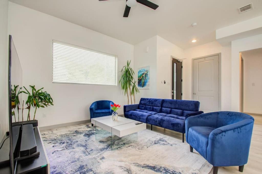 a living room with blue couches and a table at Modern 4 Bedroom 4 Full Bathroom Near Downtown in Houston