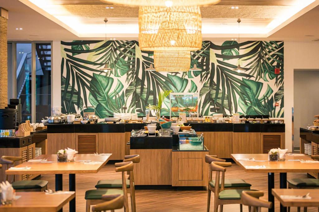 OUTRIGGER Khao Lak Beach Resort - 13