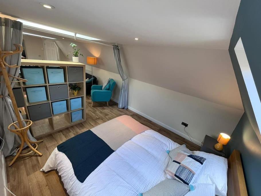 Cozy studio loft apartment, St.Andrews town centre, Fife (updated