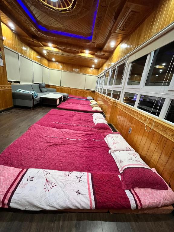 Postel nebo postele na pokoji v ubytování Thanh Anh Hotel Da Lat