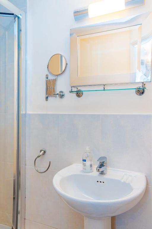 Fotografie z fotogalerie ubytování FLASH SALE Kemptown 3 Bedrooms Flat BN278NEP v destinaci Brighton & Hove