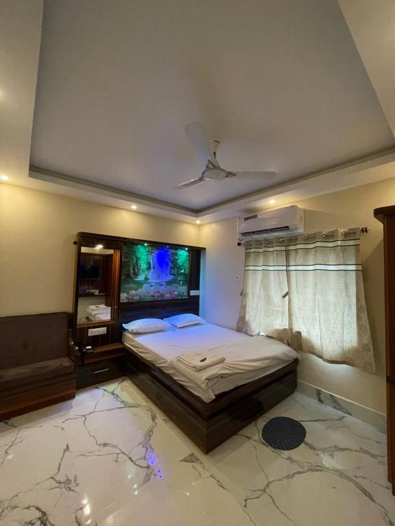 Postel nebo postele na pokoji v ubytování Hotel Aarohi