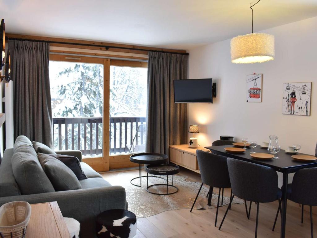 a living room with a couch and a table at Appartement Méribel, 3 pièces, 6 personnes - FR-1-180-565 in Les Allues