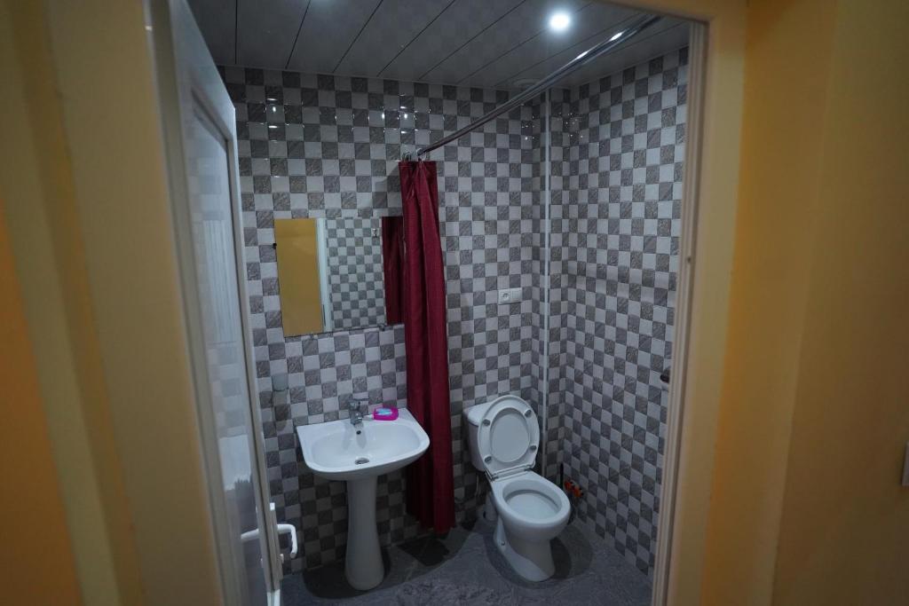 Koupelna v ubytování imperator 1 Hotel