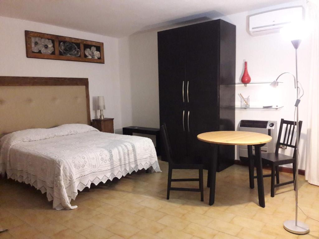 Invit Arti B&B a Capoterra - Incantevole Vista Lago