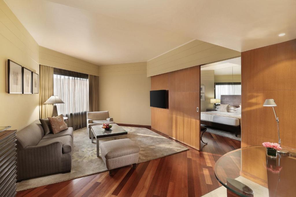 TV a/nebo společenská místnost v ubytování Hyatt Regency Delhi