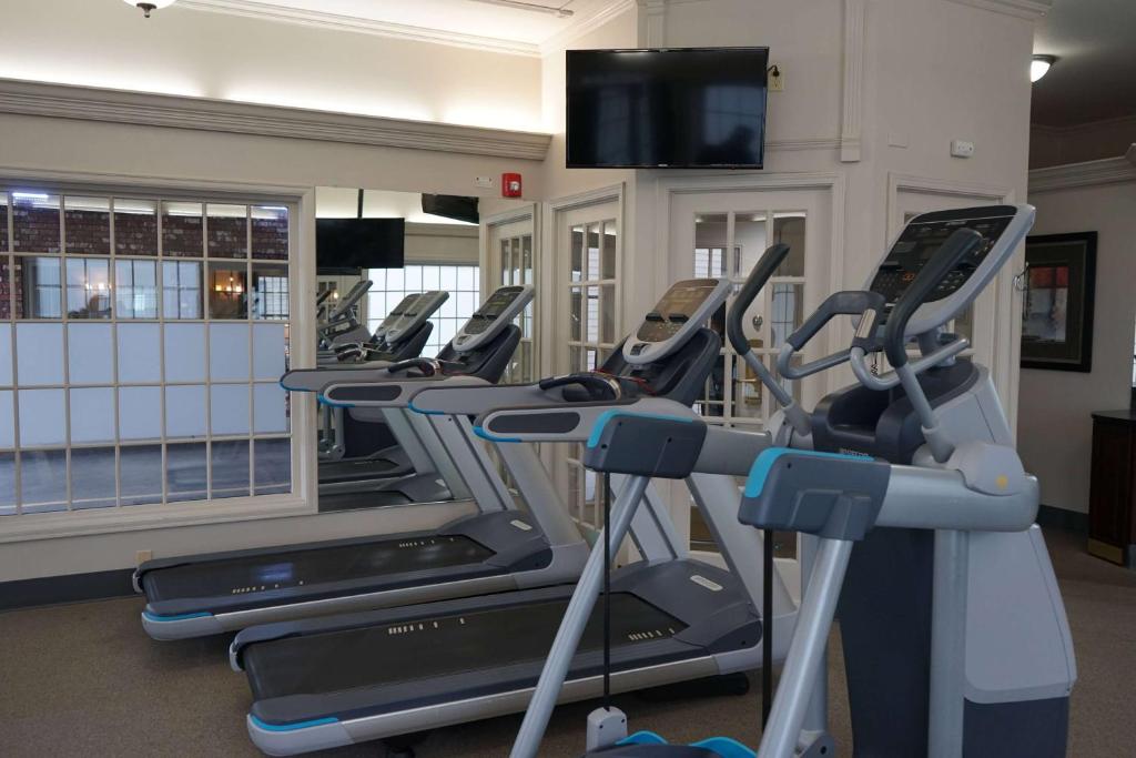 Fitness centrum a/nebo fitness zařízení v ubytování Wingate by Wyndham Bellingham Heritage Inn